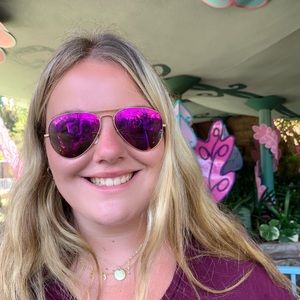 Meet your Posher, Chloe